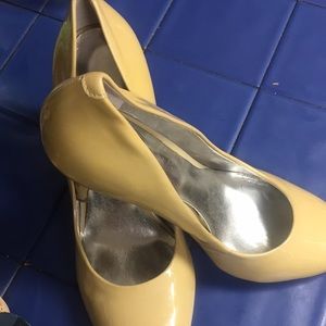 Jessica Simpson beige heels - excellent condition